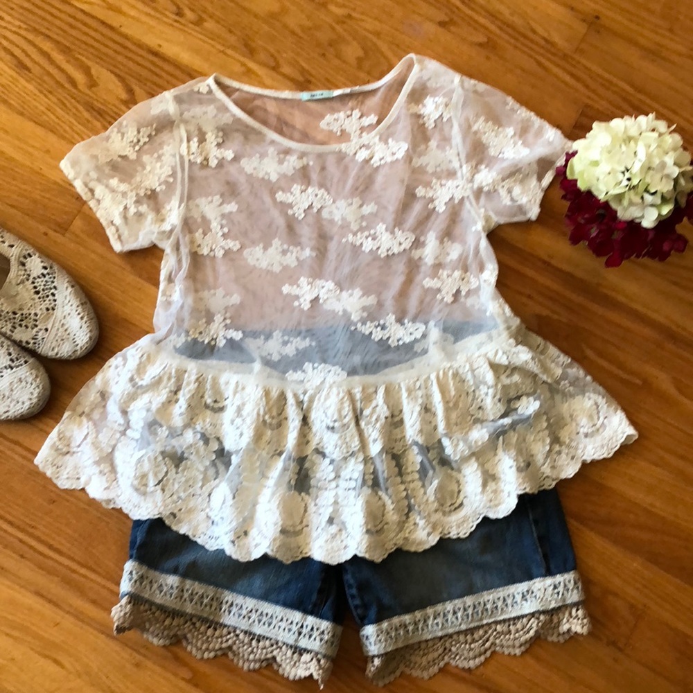 🌺 UO Kimchi Blue, Feminine Lace Top; Misses Sm!!!